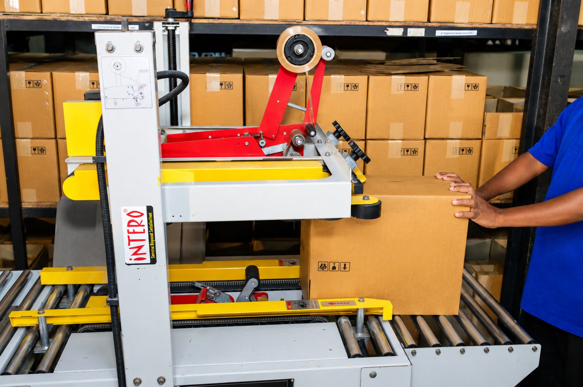 Carton sealing on the packing line
